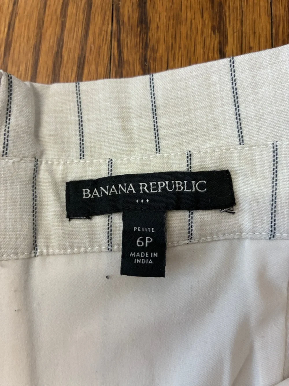 Banana Republic Cream Pinstripe Paperbag Waist Pencil Skirt size 6 petite